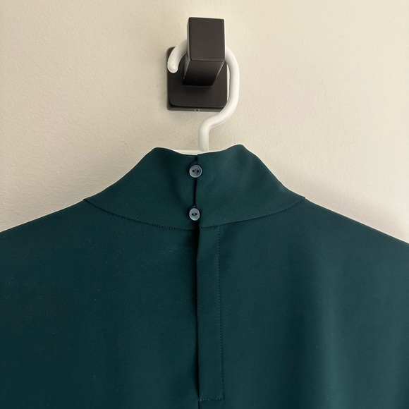 Dark green blouse. Size S. Uniqlo. - Picture 2 of 3